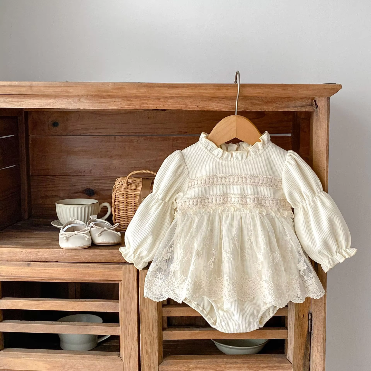 Autumn Lace Baby Romper – Stylish Comfort for Every Occasion