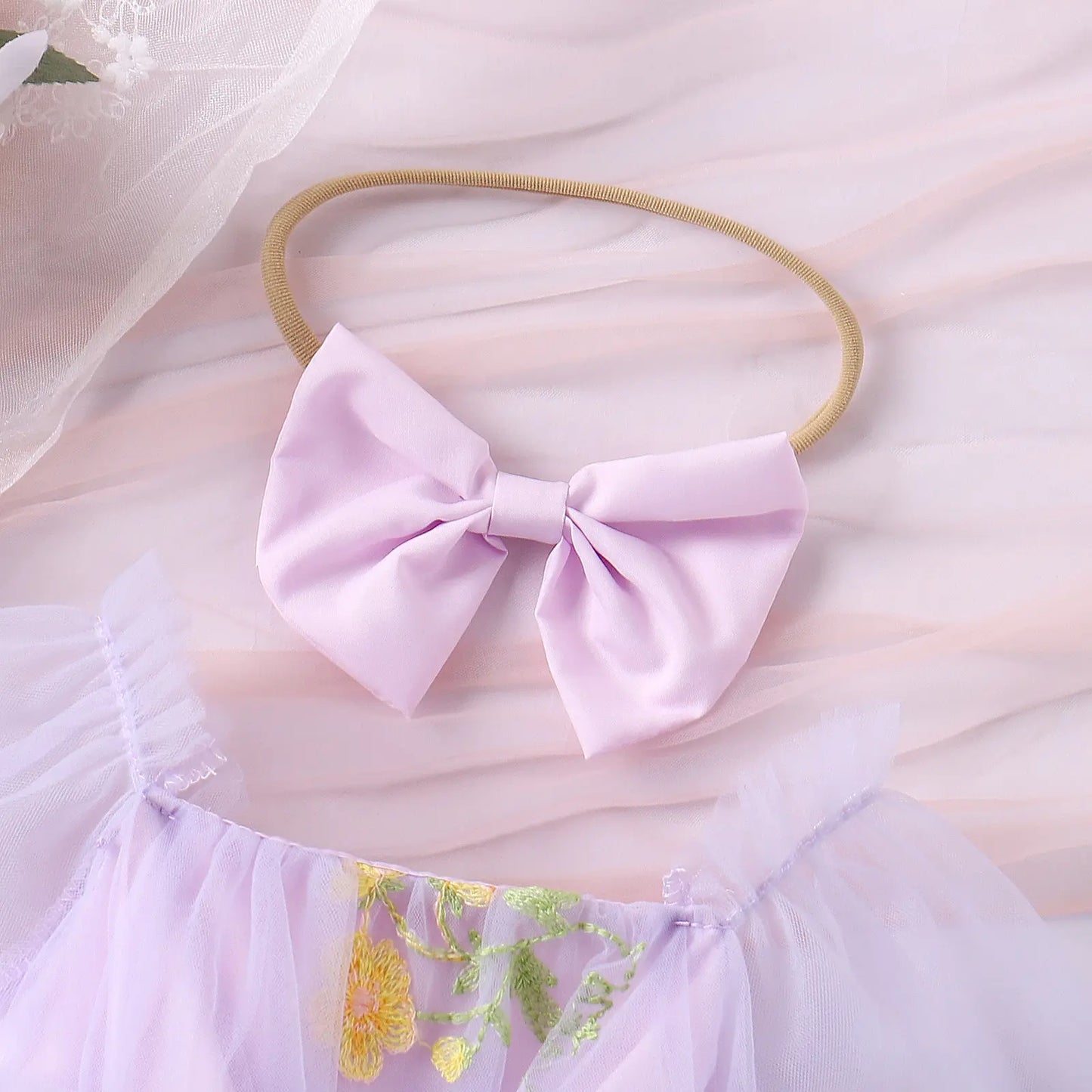 Enchanting Elegance: Floral Laced Newborn Romper for Your Little Princess